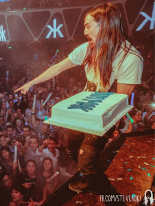 steve aoki tarta cake show