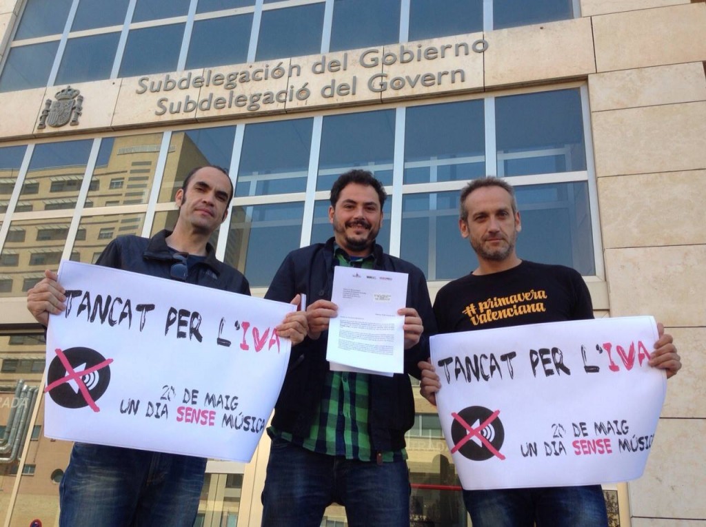 Sergi Almiñana protesta per l'IVA cultural